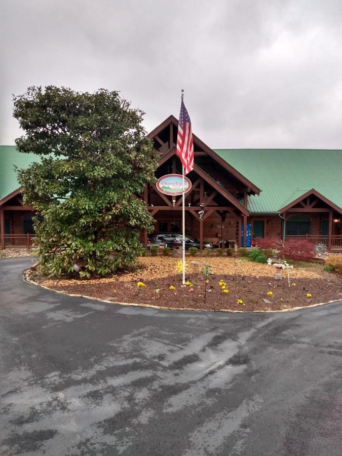 Grandview Experience Lodge Spencer Exterior photo